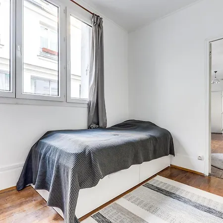 Moderne Au Calme * Parigi